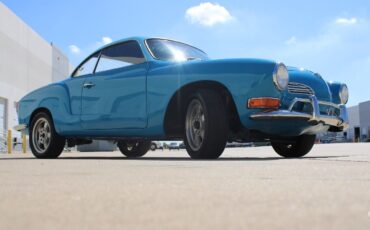 Volkswagen-Karmann-Ghia-1971-9