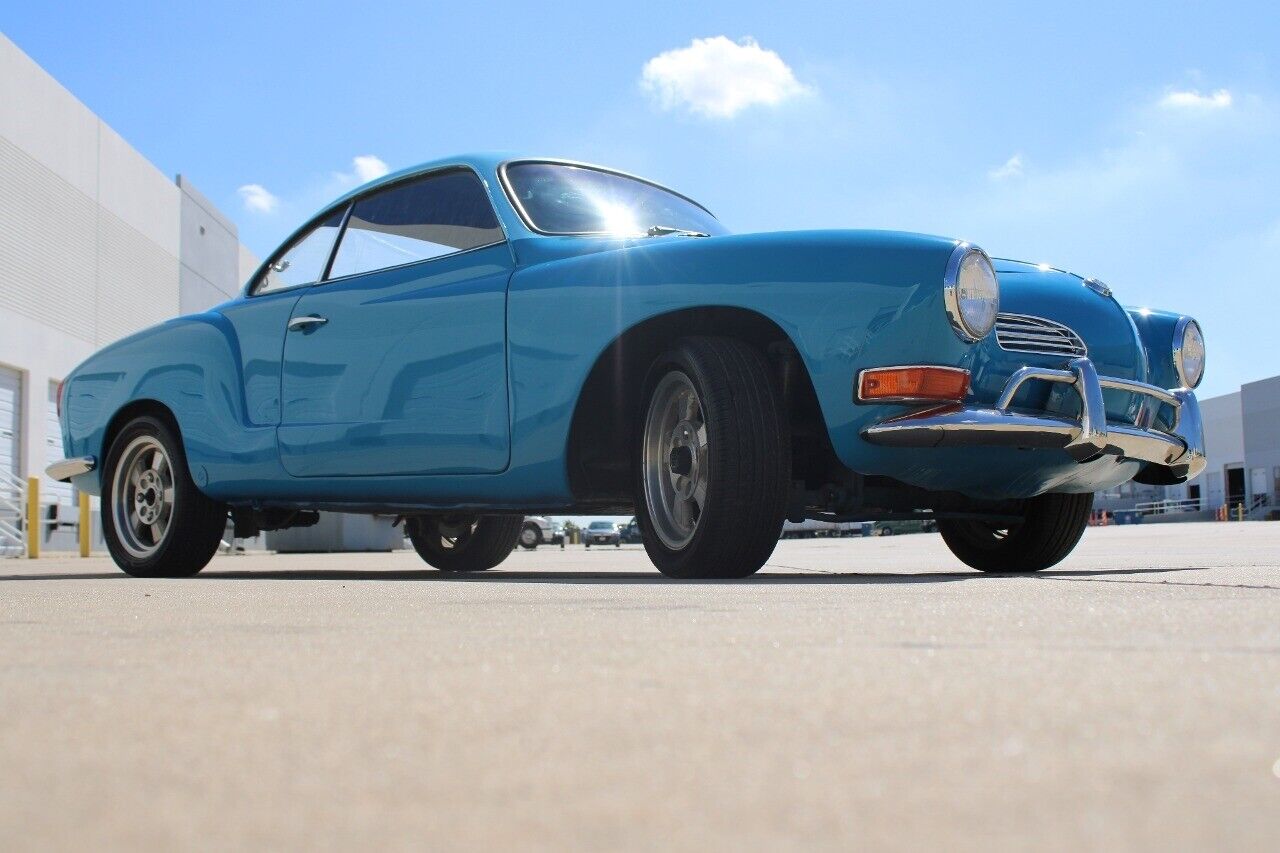 Volkswagen-Karmann-Ghia-1971-9