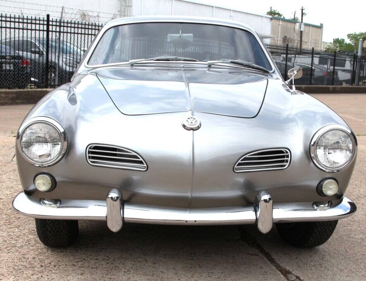 Volkswagen-Karmann-Ghia-Coupe-1965-38