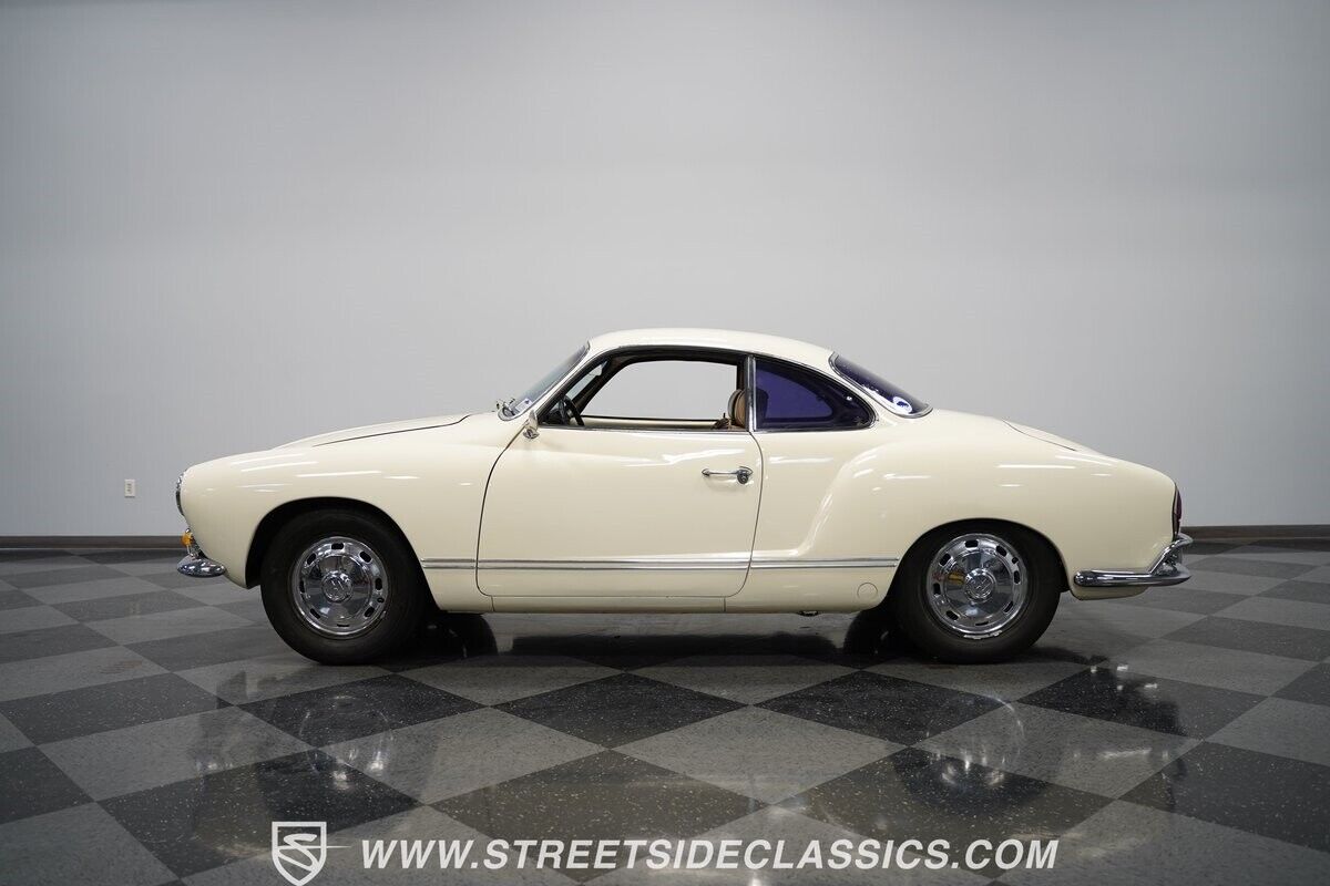 Volkswagen-Karmann-Ghia-Coupe-1966-2