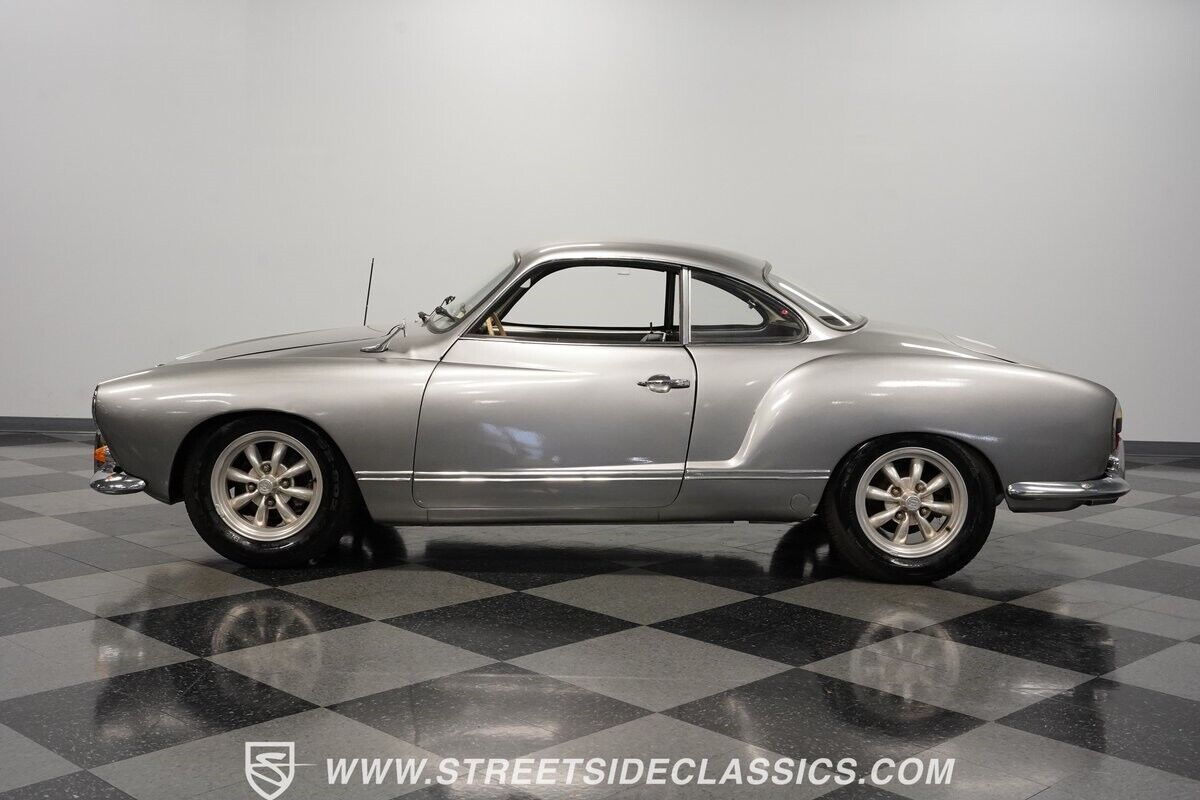 Volkswagen-Karmann-Ghia-Coupe-1969-2