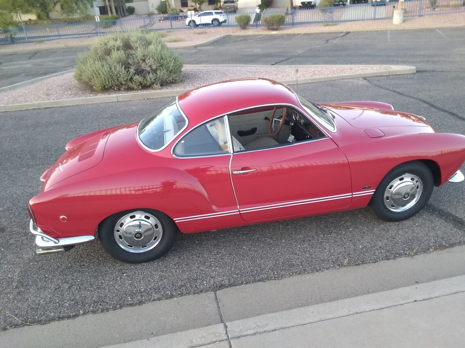 Volkswagen-Karmann-Ghia-Coupe-1969-2