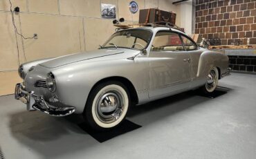 Volkswagen-Karmann-ghia-1961-1