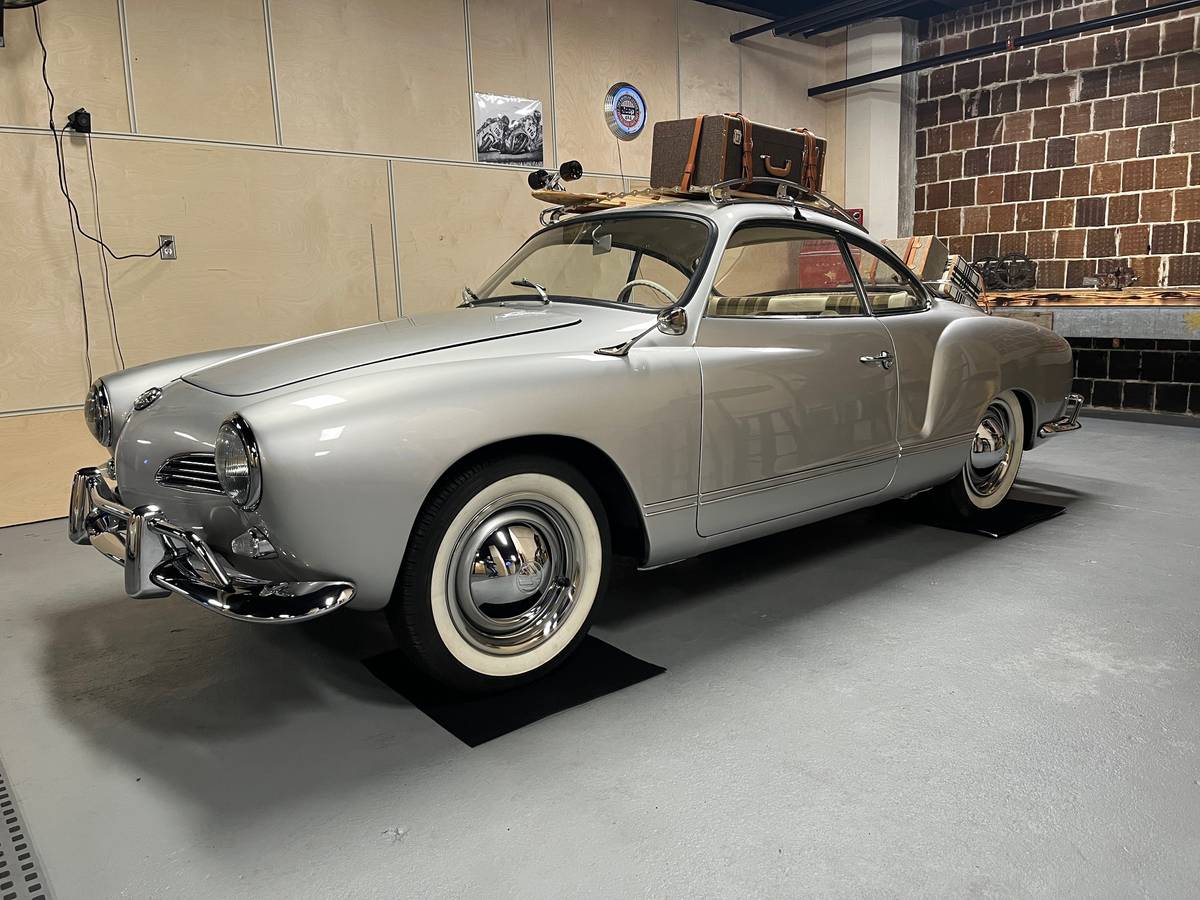 Volkswagen-Karmann-ghia-1961-1