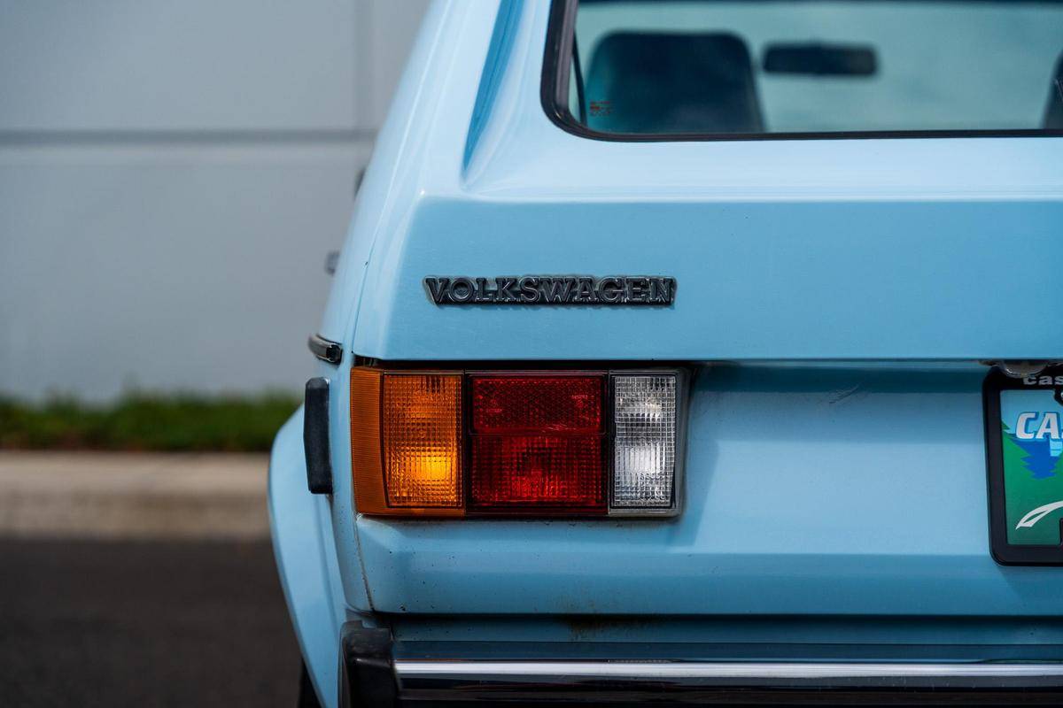 Volkswagen-Rabbit-1979-10