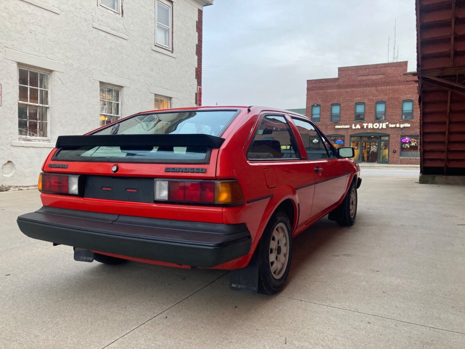 Volkswagen-Scirocco-Coupe-1984-2