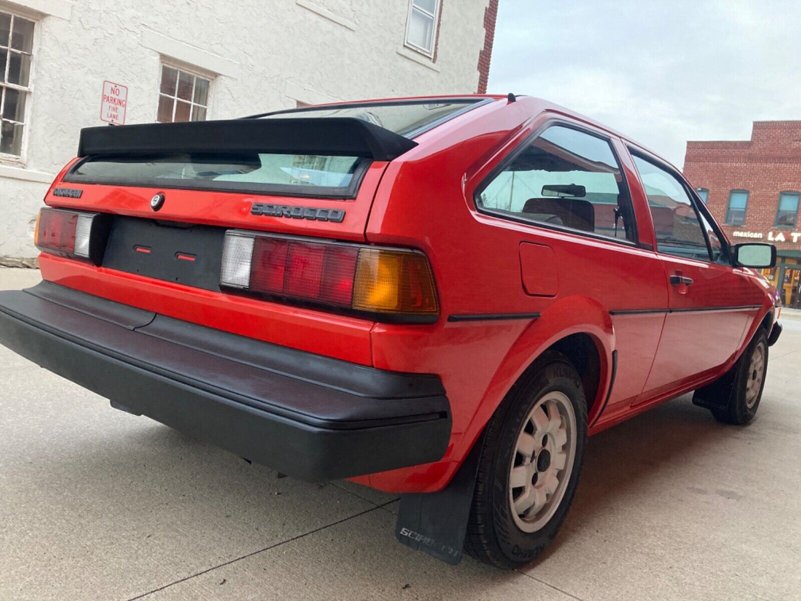 Volkswagen-Scirocco-Coupe-1984-22