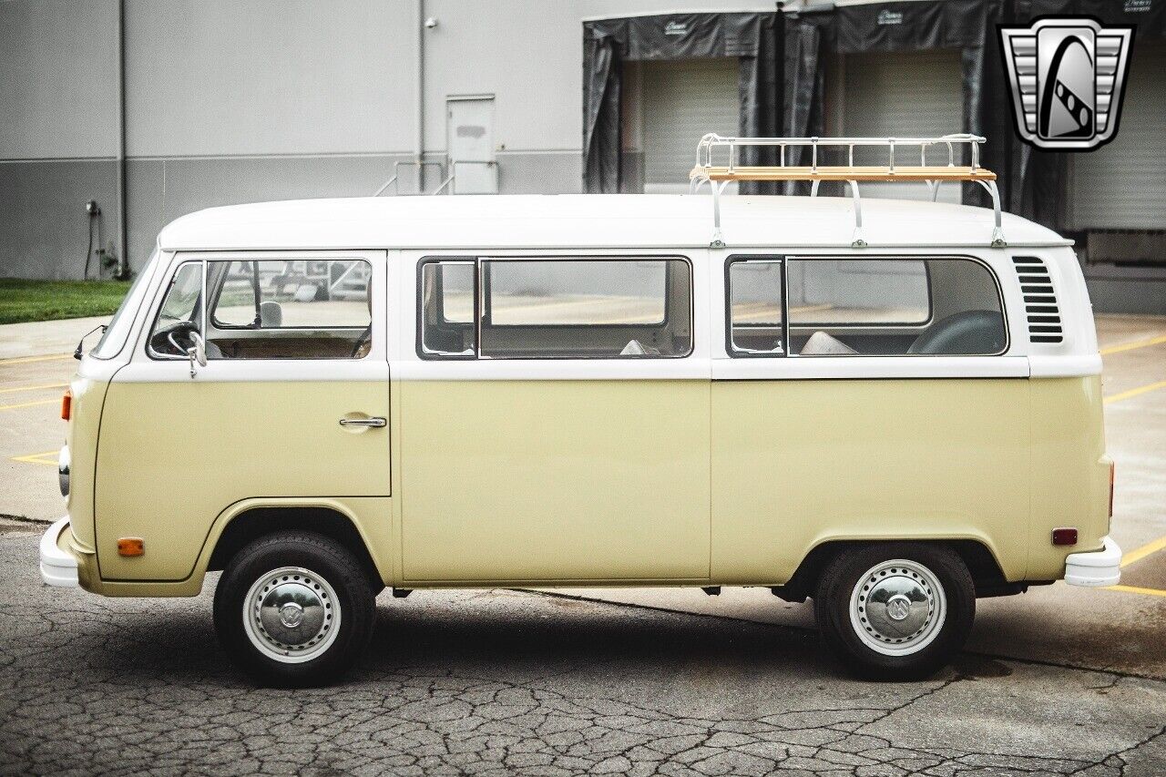 Volkswagen-Transporter-1975-9