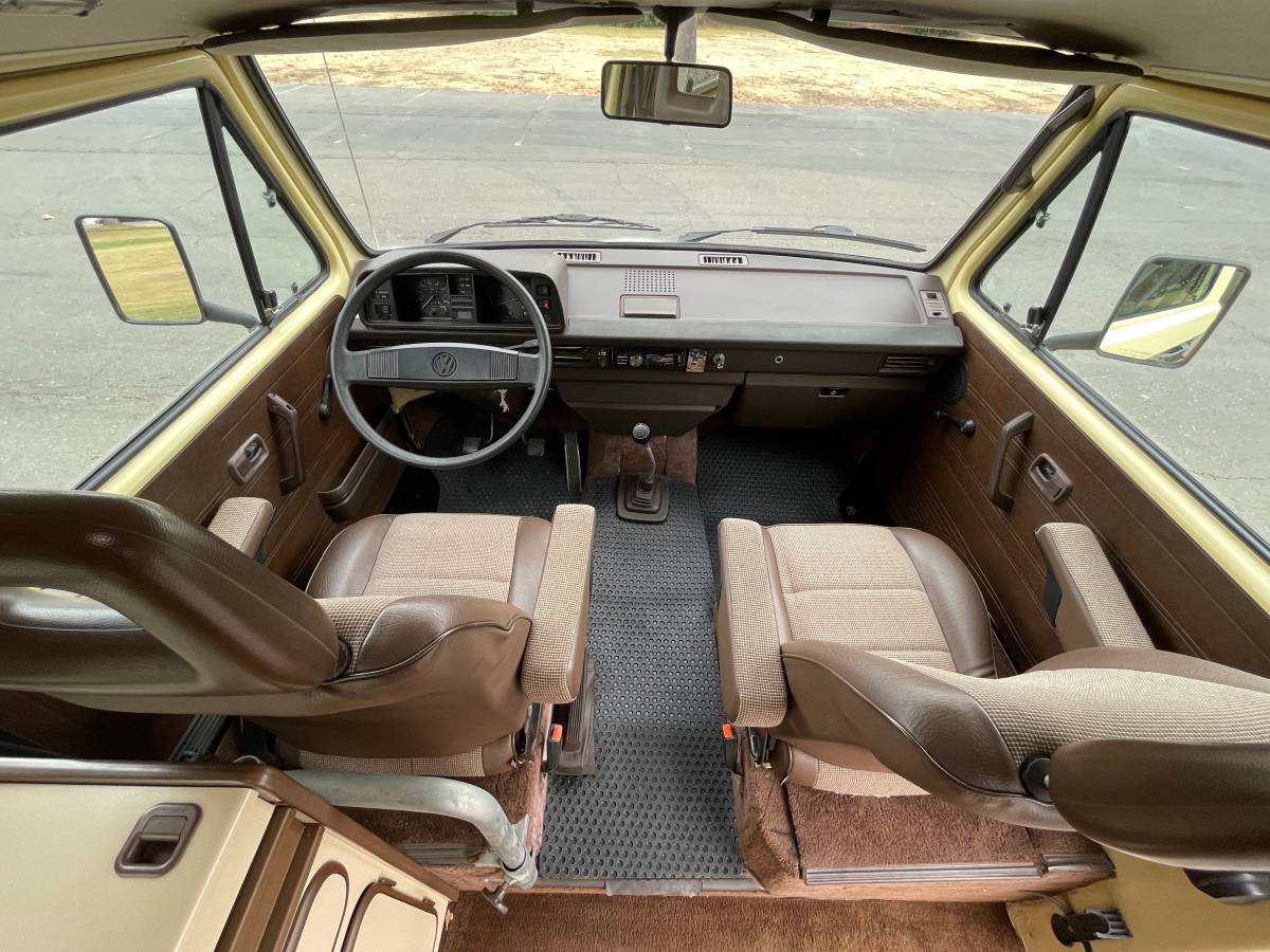 Volkswagen-Westfalia-1984-7