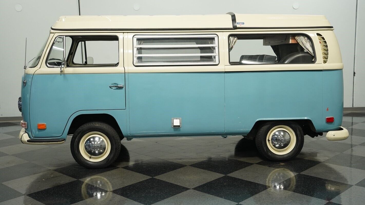 Volkswagen-Westfalia-Camper-1970-2