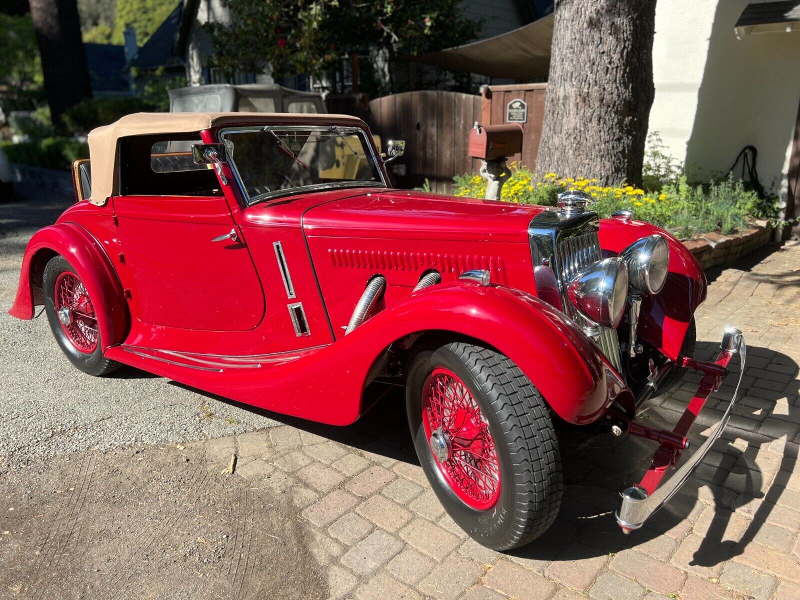 Aston-Martin-2-litre-Drophead-Coupe-Coupe-1937-16