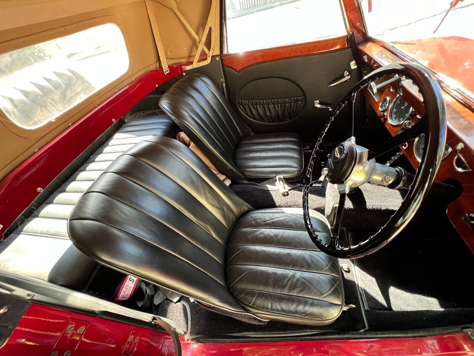 Aston-Martin-2-litre-Drophead-Coupe-Coupe-1937-33