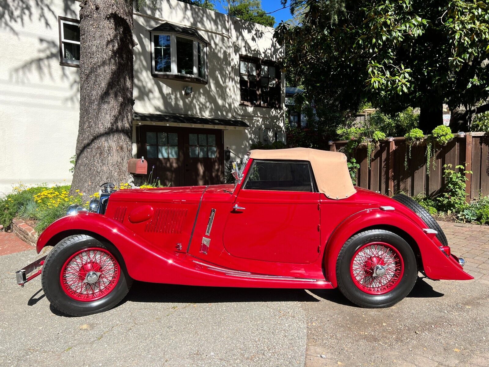 Aston-Martin-2-litre-Drophead-Coupe-Coupe-1937-7