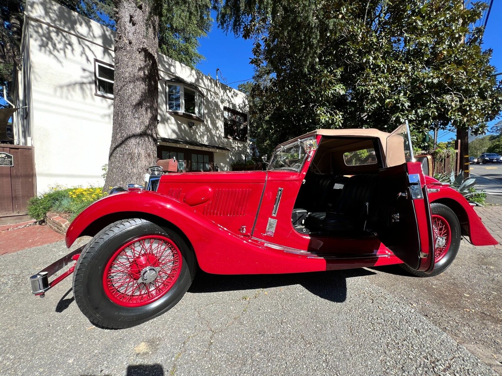 Aston-Martin-2-litre-Drophead-Coupe-Coupe-1937-8