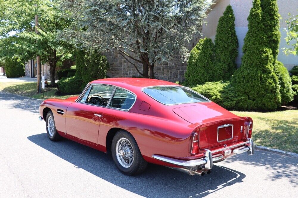 Aston-Martin-DB6-1967-Burgundy-Black-0-5