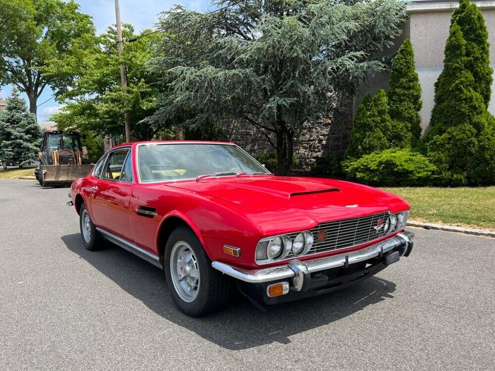 Aston Martin DBS V8  year1}