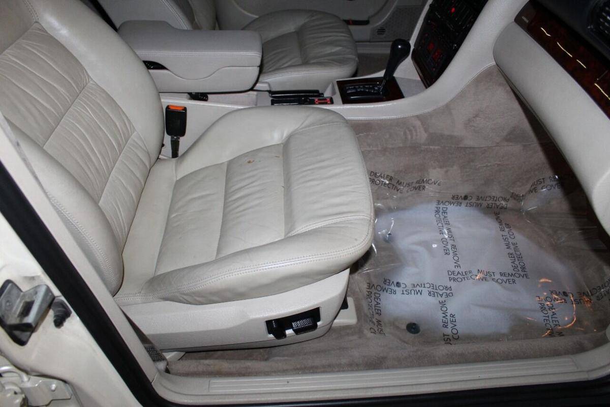 Audi-A6-1995-white-192203-22