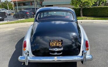 Bentley-S1-Berline-1959-Silver-Red-6743-9