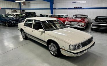 Buick-Electra-1985-White-Red-46327-10