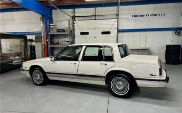 Buick-Electra-1985-White-Red-46327-2