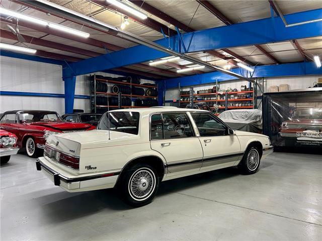 Buick-Electra-1985-White-Red-46327-6