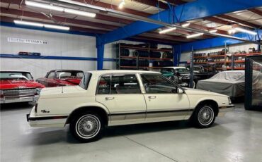 Buick-Electra-1985-White-Red-46327-7