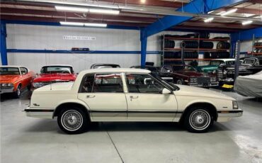 Buick-Electra-1985-White-Red-46327-8