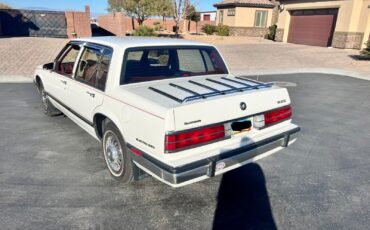 Buick-Electra-Berline-1985-White-Red-155624-1