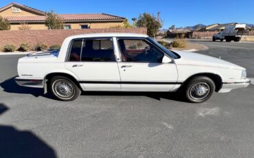 Buick-Electra-Berline-1985-White-Red-155624-7