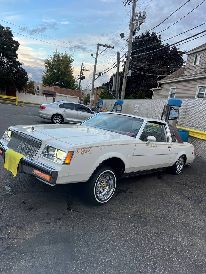 Buick-Regal-1982-white-83686-23