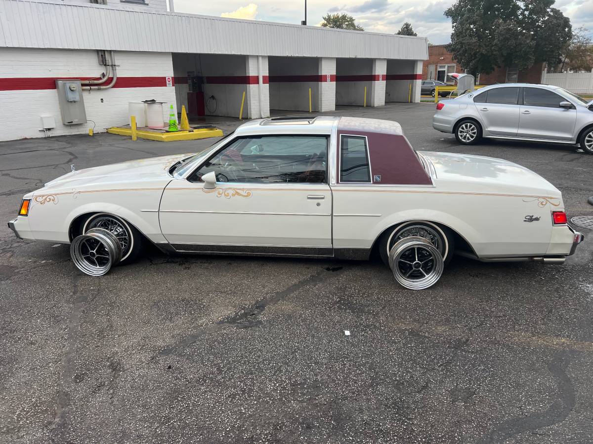 Buick-Regal-1982-white-83686