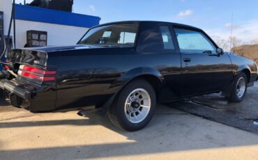 Buick-Regal-Coupe-1987-Black-Gray-47315-1