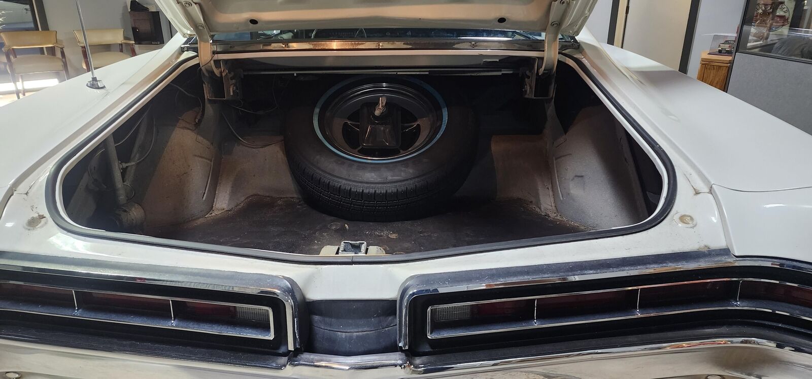 Buick-Riviera-1964-Beige-Brown-125529-10