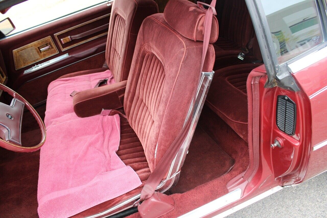 Buick-Riviera-1984-Red-Burgandy-49119-10