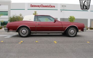 Buick-Riviera-1984-Red-Burgandy-49119-4