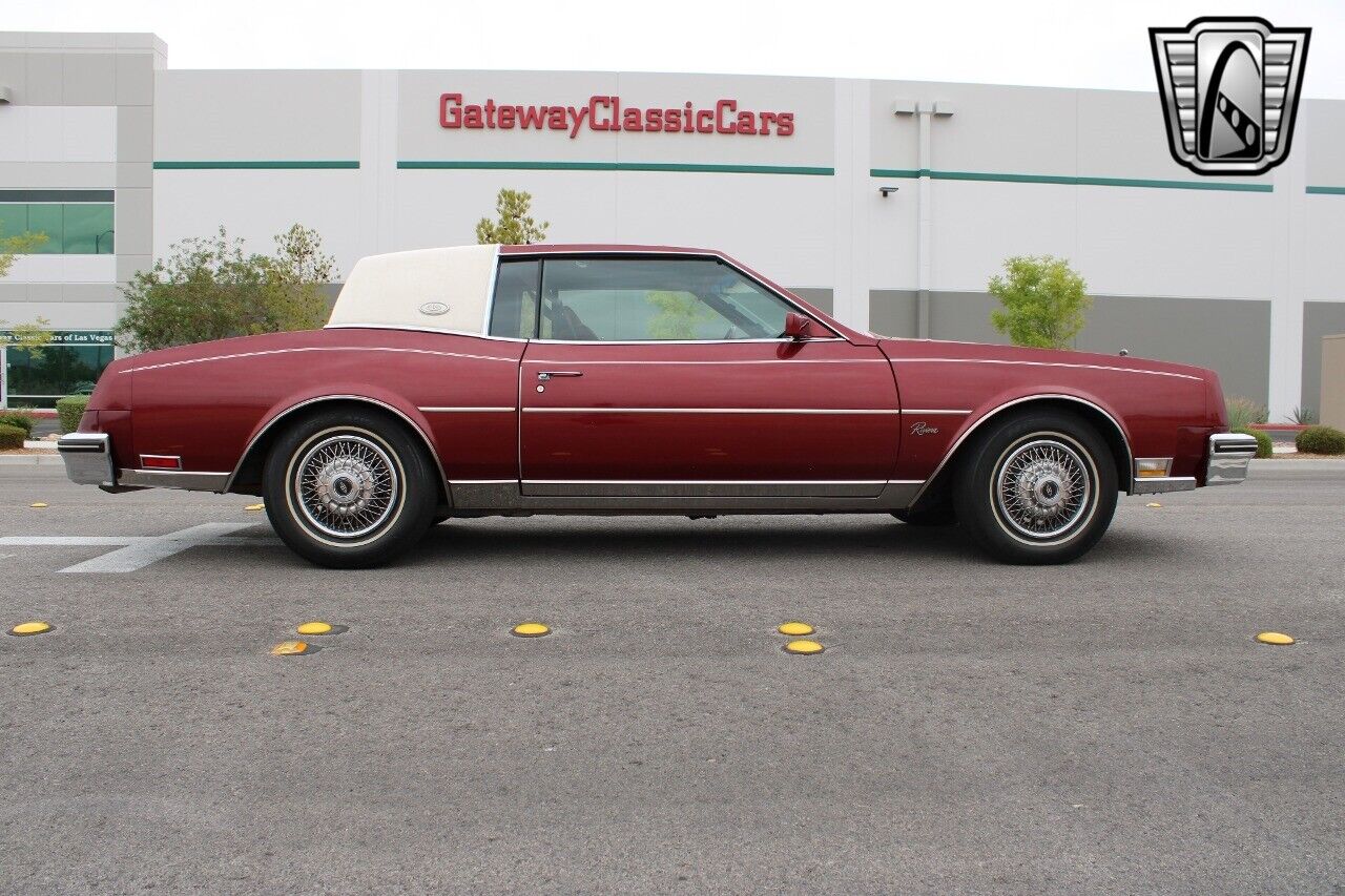 Buick-Riviera-1984-Red-Burgandy-49119-4