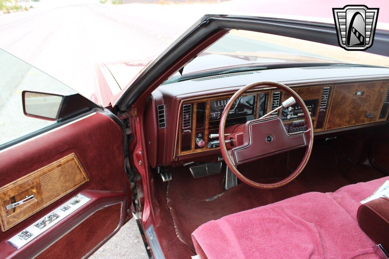 Buick-Riviera-1984-Red-Burgandy-49119-7