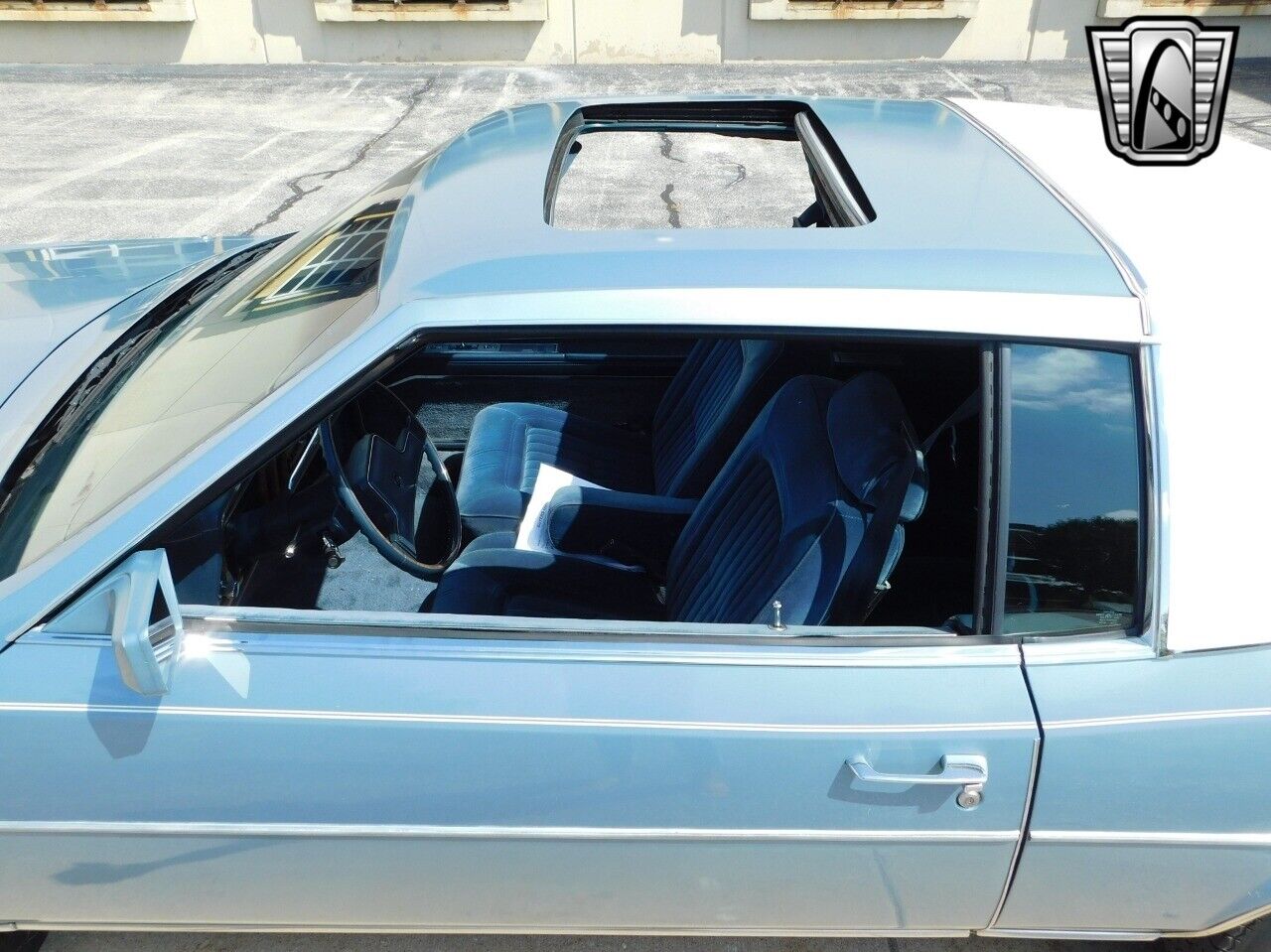 Buick-Riviera-1985-Blue-Blue-110490-11