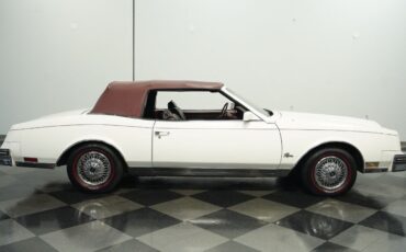 Buick-Riviera-Cabriolet-1983-White-Burgundy-116872-11