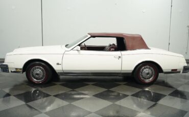 Buick-Riviera-Cabriolet-1983-White-Burgundy-116872-2