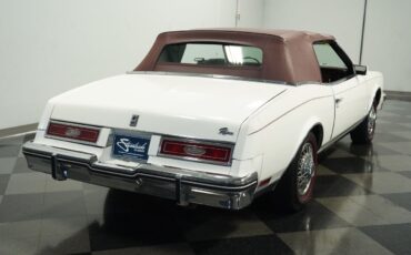 Buick-Riviera-Cabriolet-1983-White-Burgundy-116872-9