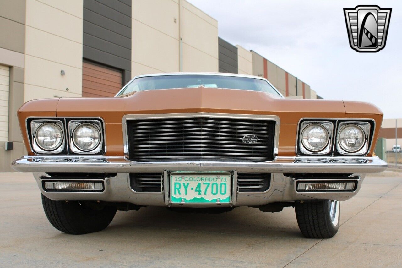 Buick-Riviera-Coupe-1971-Gold-Cream-106687-9