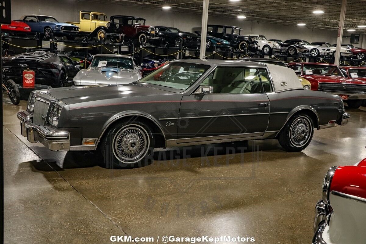 Buick-Riviera-Coupe-1980-Gray-Gray-103399-8