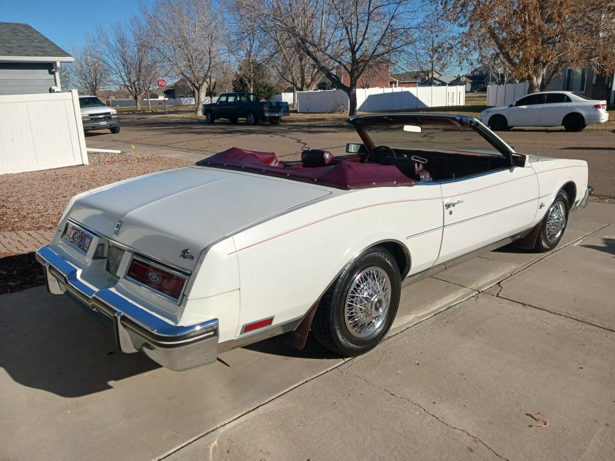 Buick-Riviera-convertible-1983-160934-2