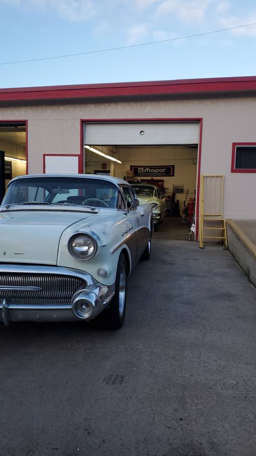 Buick-Roadmaster-1957-3