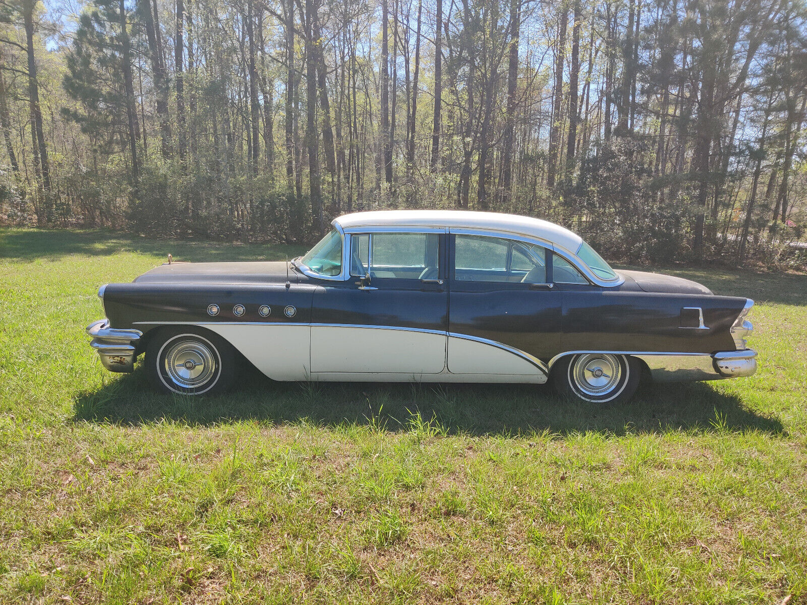 Buick-Roadmaster-Berline-1955-White-and-Black-Green-118472-1