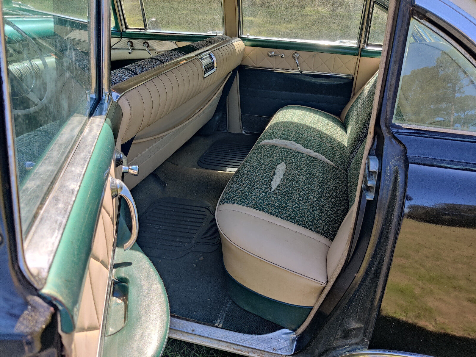 Buick-Roadmaster-Berline-1955-White-and-Black-Green-118472-13