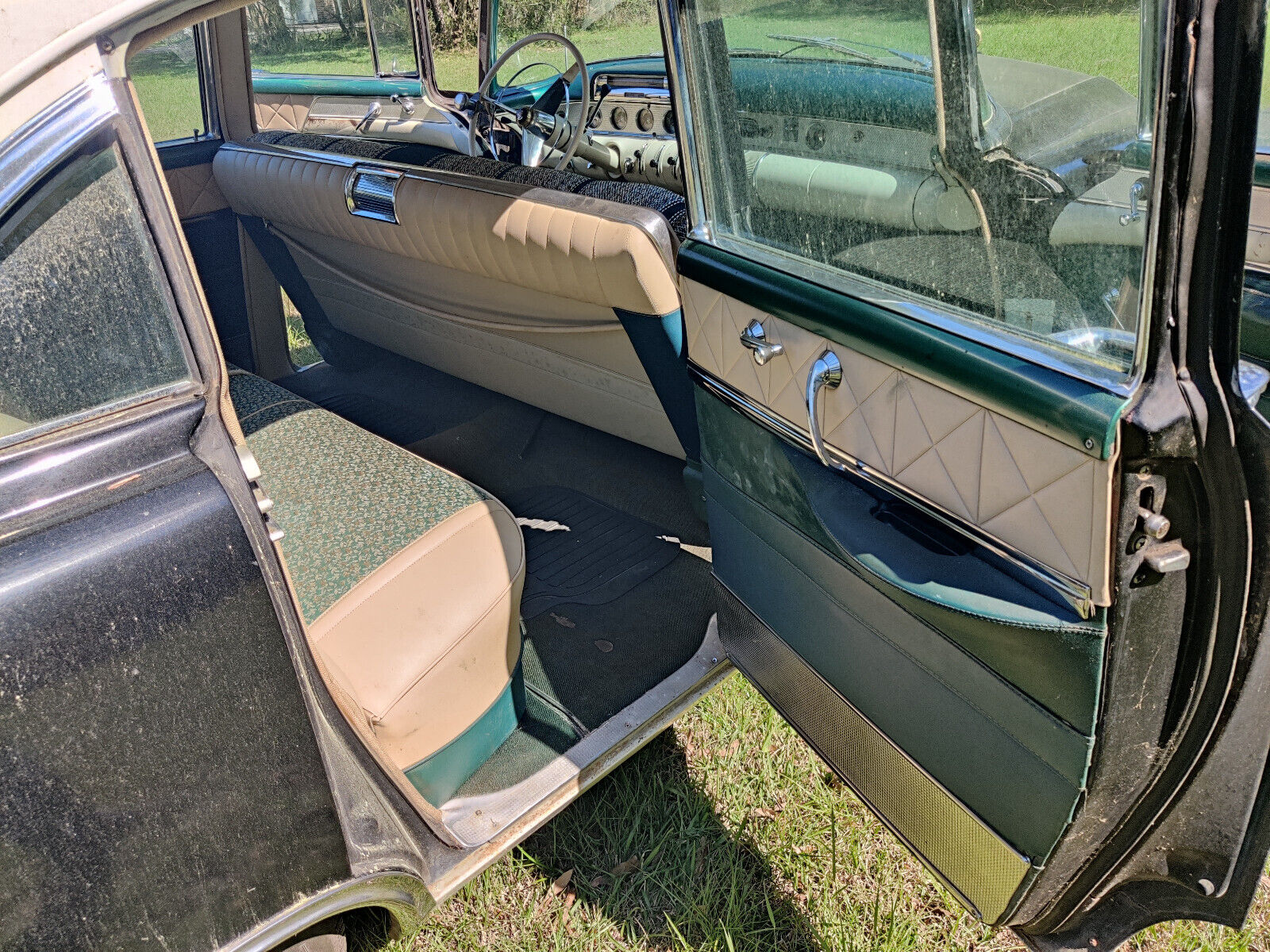 Buick-Roadmaster-Berline-1955-White-and-Black-Green-118472-20