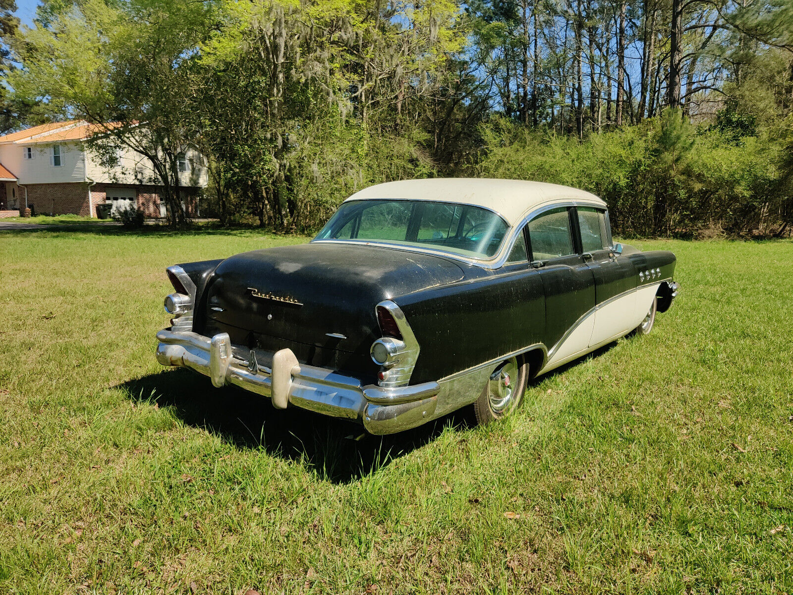 Buick-Roadmaster-Berline-1955-White-and-Black-Green-118472-4