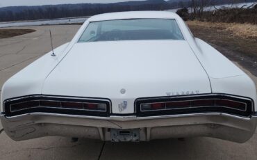 Buick-Wildcat-1967-White-Gold-164966-10